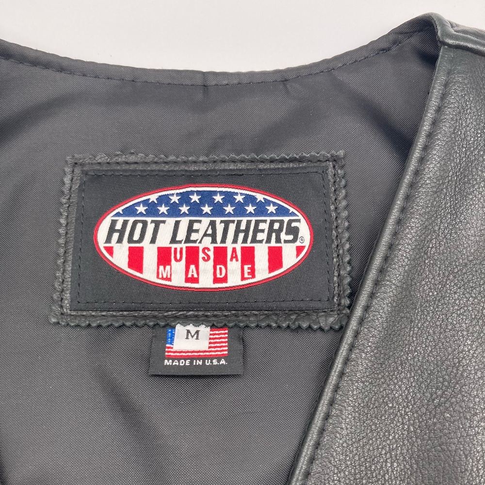 Black Leather Motorcycle Vest with Structured‎ Shoulders - Picture 4 of 5